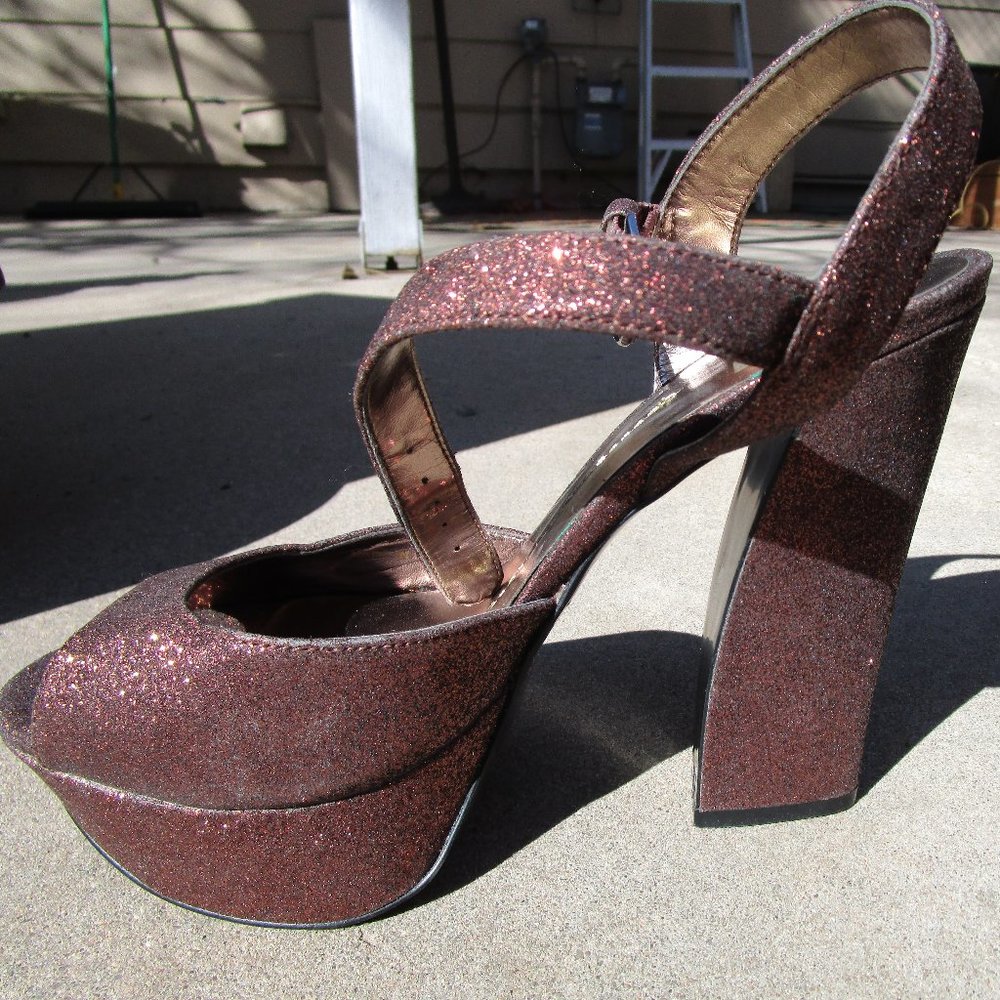 Women's shoes size 10